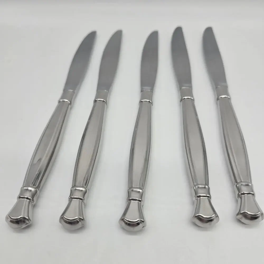 Oneida Act 1 Glossy Stainless Heirloom Cube Flatware 5 Dinner/Butter Knives